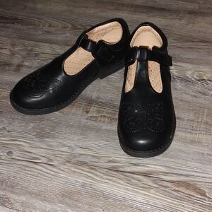 Dream Paris  Girls  black Mary Janes  with butterfly front  Sz 5